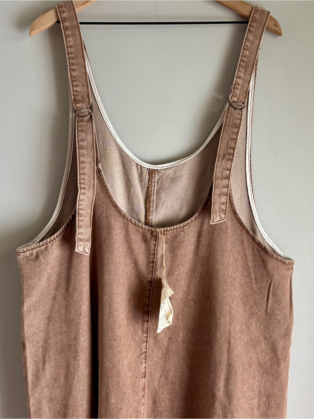 Easel Boutique NWT Jumpsuit Overalls with Barrell Legs in Almond Size Large - Picture 6 of 10